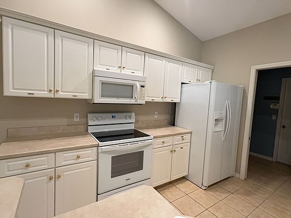 5th image of 124 Foxhall Ln