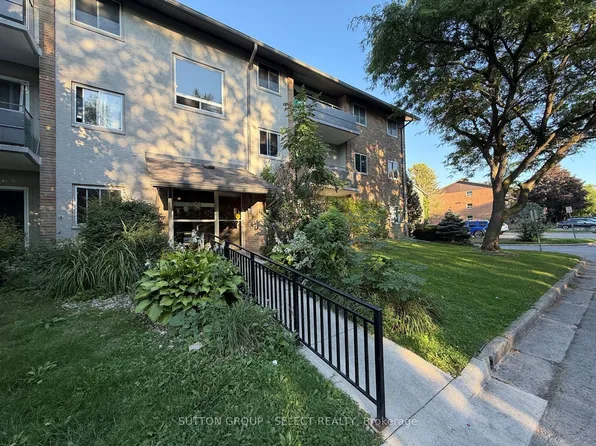 675 Wonderland Rd S #12, London, ON N6K 1M1