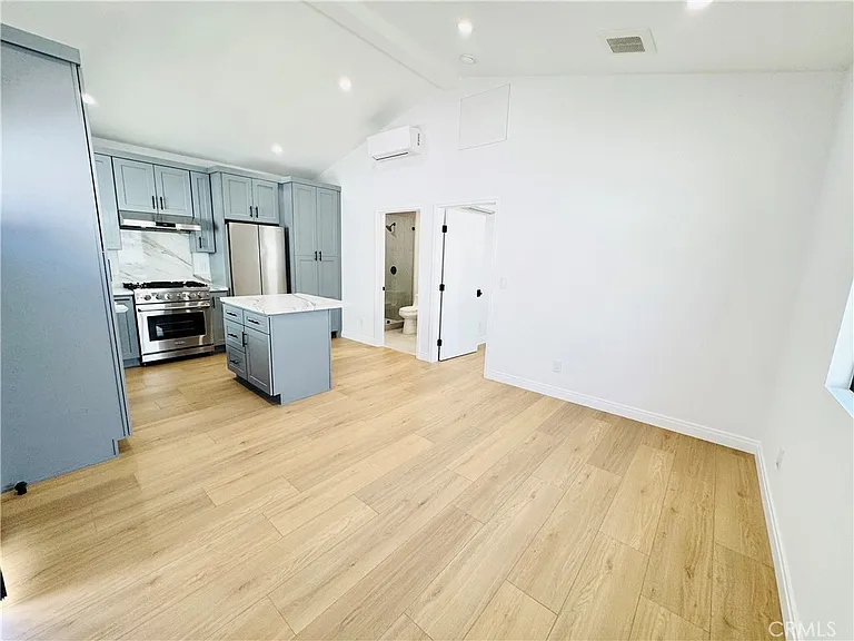 7742 Vassar Ave — Photo 8