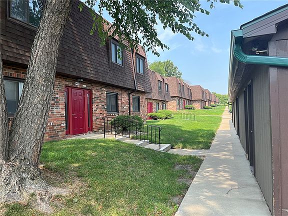 2nd image of 4601 Woodland Ave Unit 1