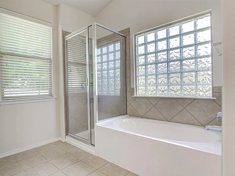1610 Greenside Dr — Photo 23