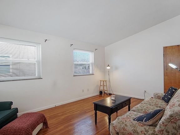4th image of 4242 Ashgrove Dr