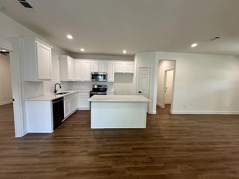 2216 Langford St — Photo 10