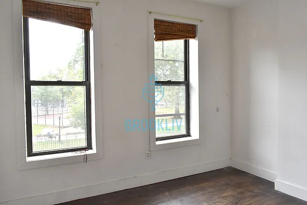 Rented by null | media 32