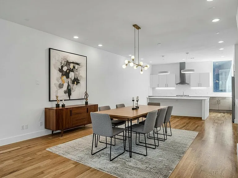 426 W 9th St #108 — Photo 15
