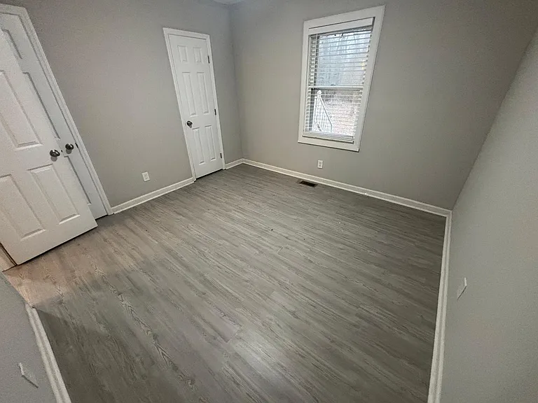 308 Earp St — Photo 12