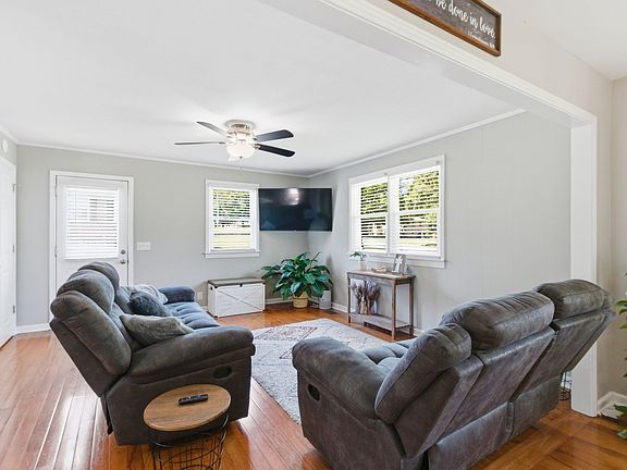 3rd image of 307 S Hummingbird Ln