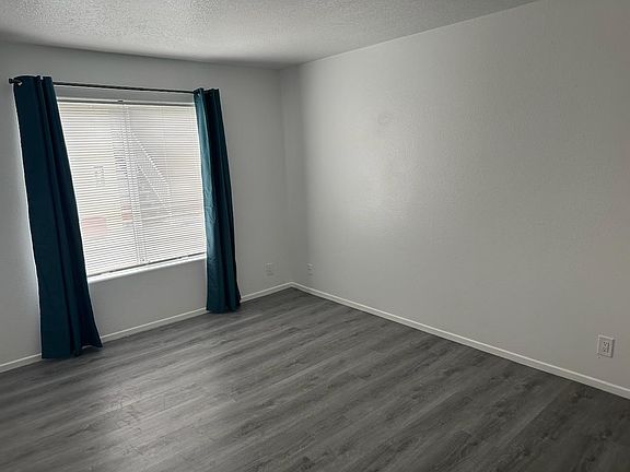 4th image of 437 N Chester Ave #101