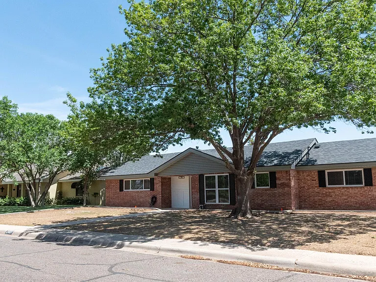 2601 Goddard Dr — Photo 3