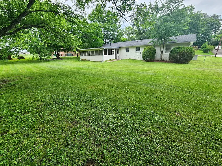 702 Meade Dr — Photo 14