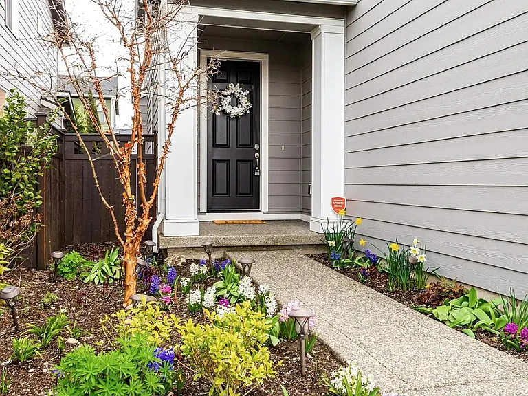 9054 Silverspot Dr SE — Photo 3