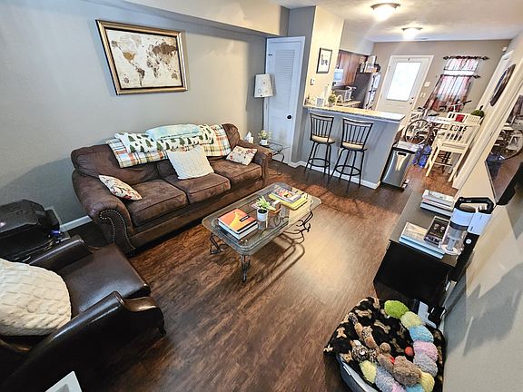 4th image of 312 W Monroe St #4