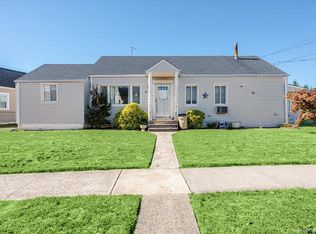 27 Hewlett Point Ave, East Rockaway, NY 11518