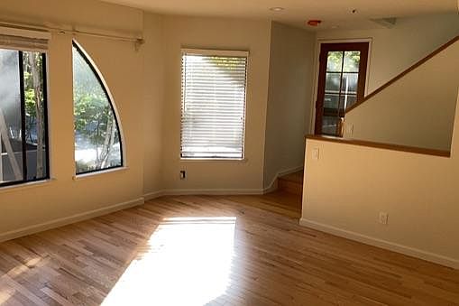 Living room unfurnished - view 1