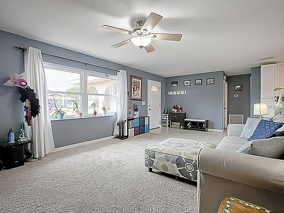 5th image of 2051 Greenview Dr