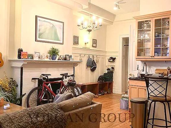 4th image of 310 W 109th St APT 3