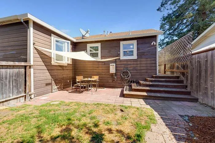 798 Hudson St — Photo 11
