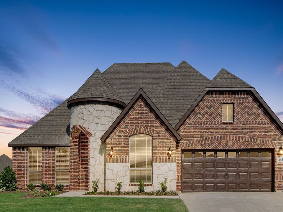 2nd image of 102 Saddle Ridge Dr