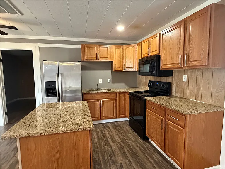 16219 Greenwood Dr #B — Photo 5