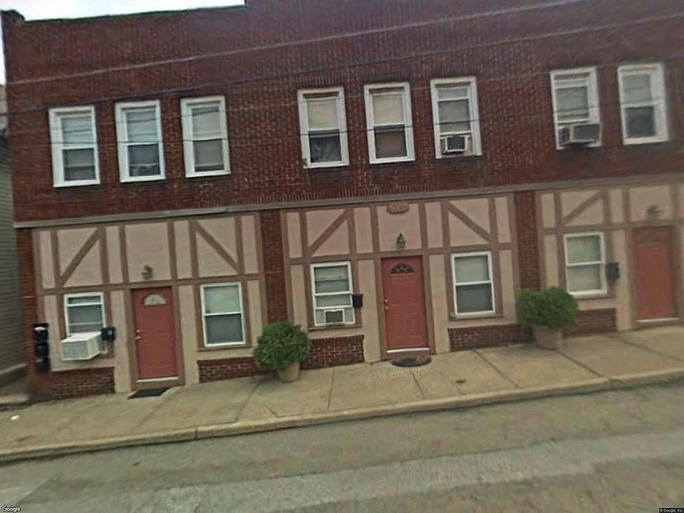 First floor, center apartment #5