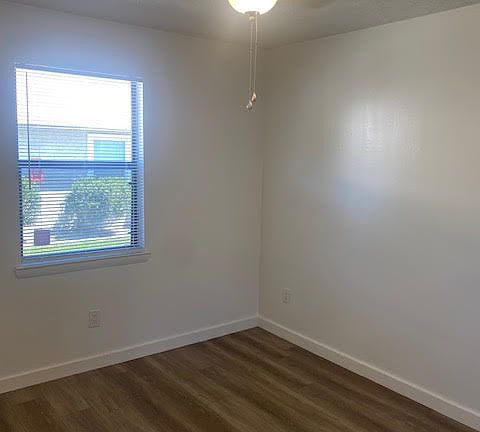 5th image of 903 Russ Lake Dr #204