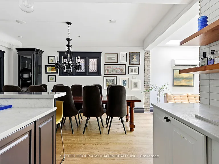 33 Albany Ave — Photo 14