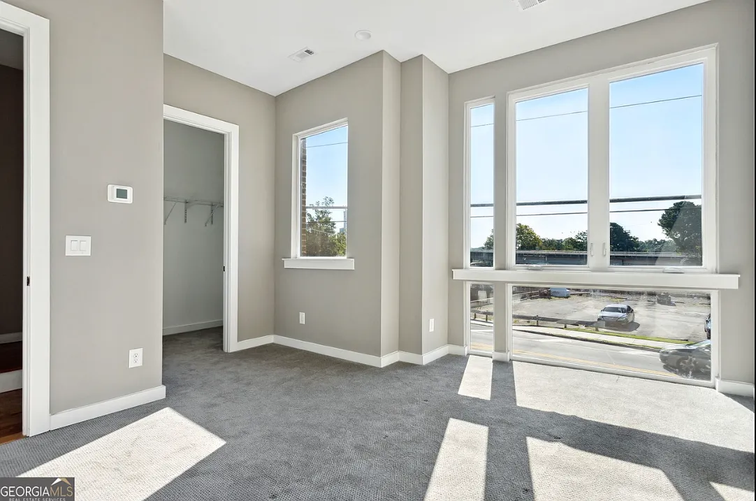 3 bed, 3.5 bath, 2200 sqft, $4,000 — Photo 4