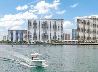 500 Bayview Dr APT 117, Sunny Isles Beach, FL 33160
