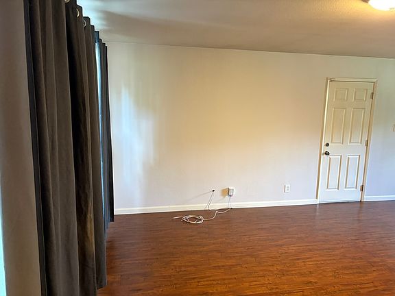 4th image of 899 Douglas St