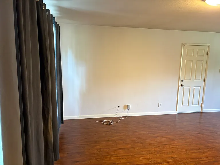 899 Douglas St — Photo 4