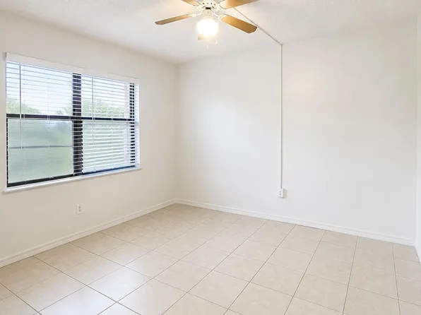 2050 Oleander Boulevard #1-105, Fort Pierce, FL 34950