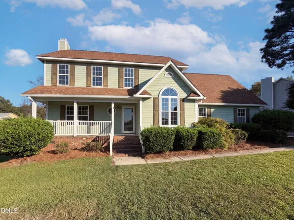744 Bent Creek Dr, Hope Mills, NC 28348