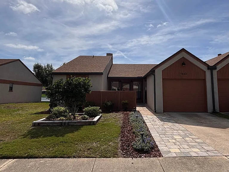 7823 Fawn Brook Cir E — Photo 2