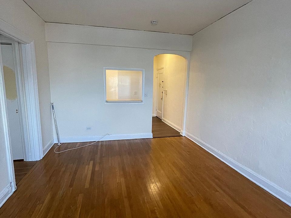 1st image of 132 N Chatsworth Ave #2B