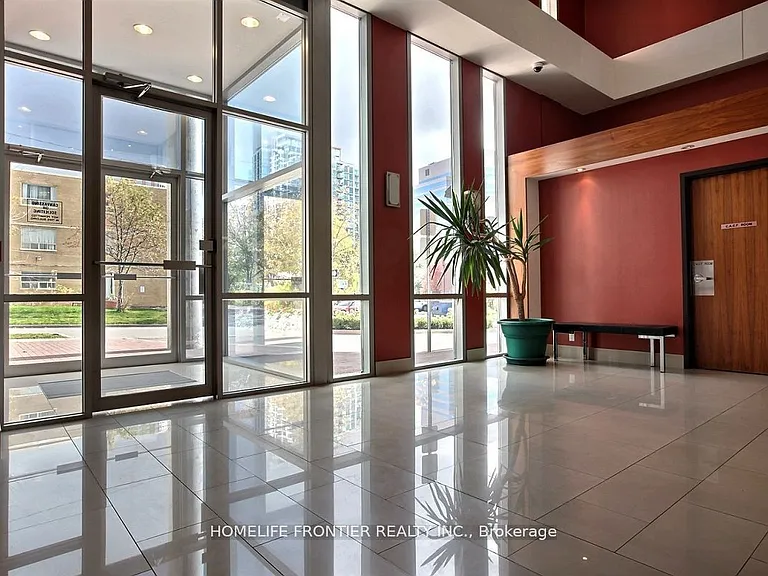 30 Canterbury Pl #703 — Photo 7