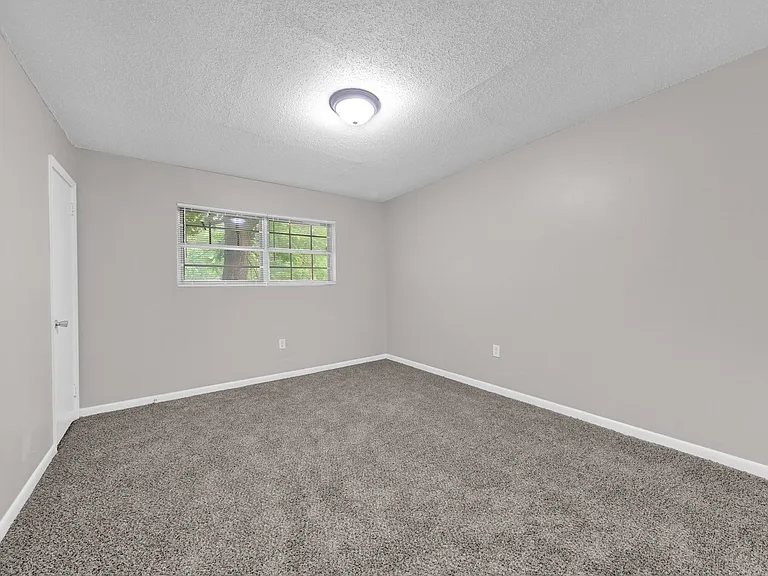 695 Miles Dr — Photo 11