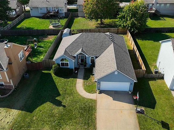 2nd image of 2237 NE Maybrook Dr