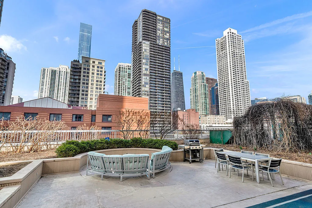 1 bed, 824 sqft, $3,000 — Photo 3