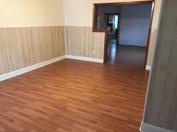 27 W Main St, Mount Pleasant, PA 15666