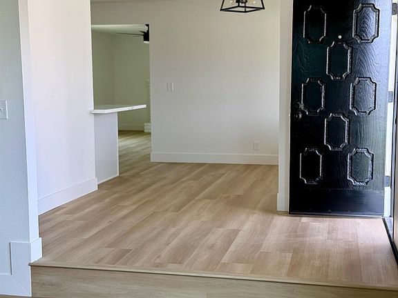 4th image of 165 W Deodar Ln