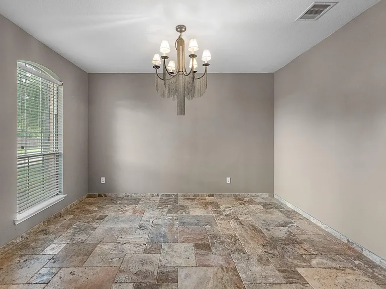 2519 Fair Oak St — Photo 5