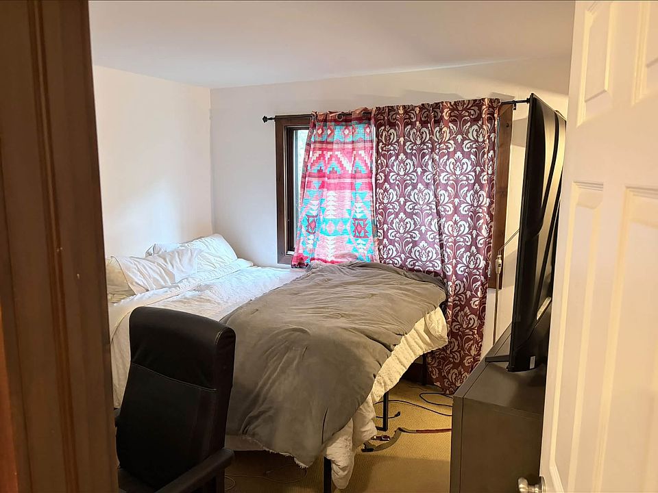 2nd image of 877 Deer Blvd APT 2