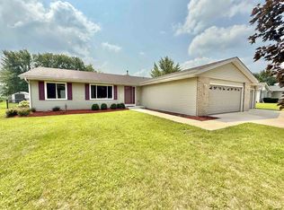 106 Autumnwood Ln, Davis Junction, IL 61020