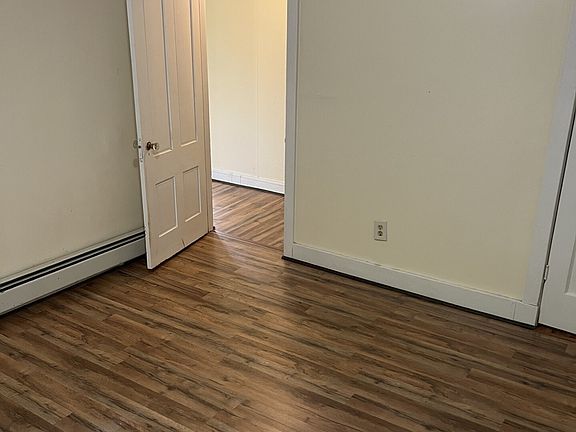 4th image of 427 Essex St APT 3