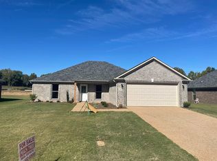 71 Jackson Creek Dr, Jackson, TN 38305