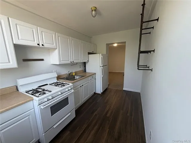 1 bed, 1.0 bath, 850 sqft, $2,250 — Photo 2