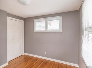 206 Oakley Dr E, Syracuse, NY 13205