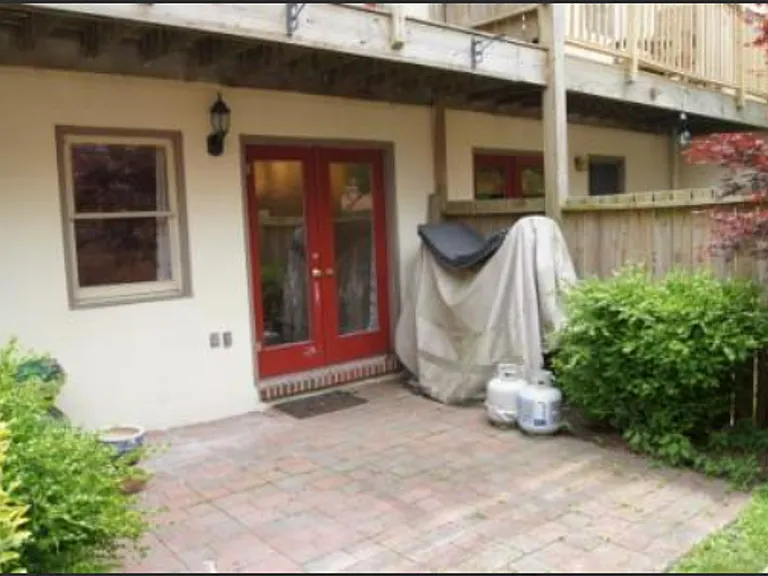 2517 Webster St — Photo 8