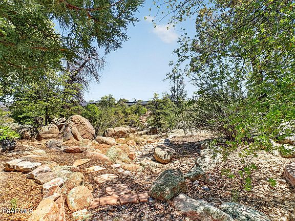 5th image of 909 Border Ct