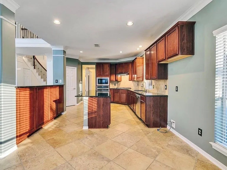 1904 Keswick Ct — Photo 12